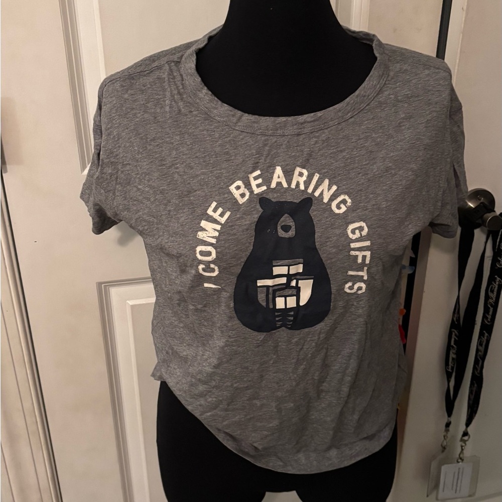 Old Navy Gray Short Sleeve Tee with Bear Graphic